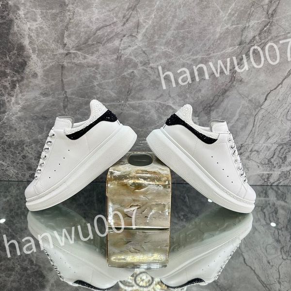 

2023 leather casual shoe designer loafer sneakers for men and women fashion leather vintage glitter flat shoes xsd221116, Black