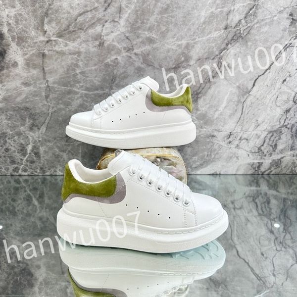 

2023 new luxury classic snow boot fashion shoes wear resistant and antiskid couple shoes rubber sole women men casual black sports shoe xsd2