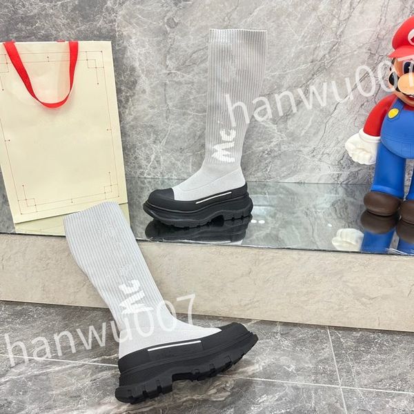 

2023 luxurys fashion casual shoes boot men women design winter warm leather thick soled sock boots sports runners sneakers xsd221120, Black