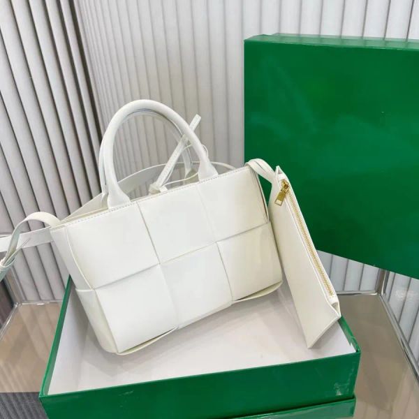 

2023 new fashion designer bag woven tote bag classic versatile bag women's fashion casual commuting handbag high quality