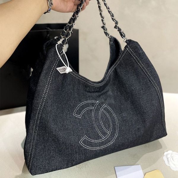 

duffel bags shopping totes designer vintage women totes bags solid color leather designer bag large capacity shopping handbag golden pendant