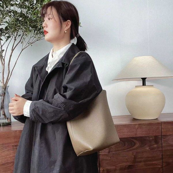 

the row bag there bag bucket bag lychee pattern large capacity simple and versatile one shoulder portable niche classic tote bag for women