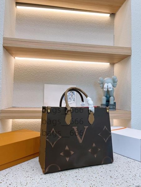 

new colored handbag advanced commuter bag women's fashion handbag designer bag classic women's handbag brand fashion child mother