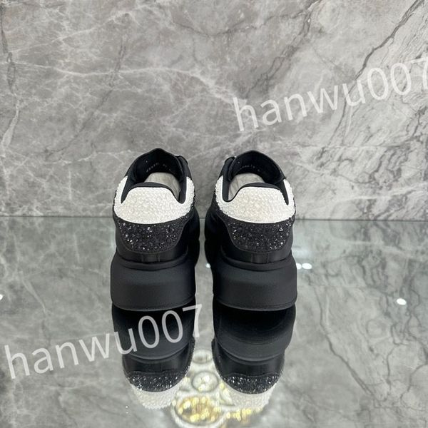 

2023 new luxury leather casual shoe designer loafer sneakers for men and women fashion leather vintage glitter flat shoes xsd221116, Black
