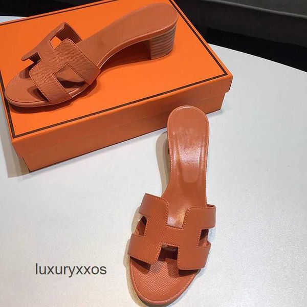 

round slippers designer head slipper 2023 heel girl oran oasis shiny sandal h wooden summer black one piece thick shoes beach outer female s