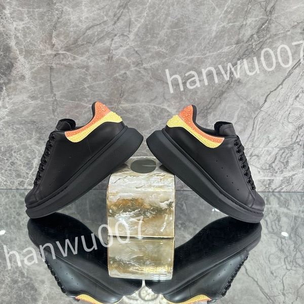 

2023 luxurys leather casual shoe designer loafer sneakers for men and women fashion leather vintage glitter flat shoes xsd221116, Black