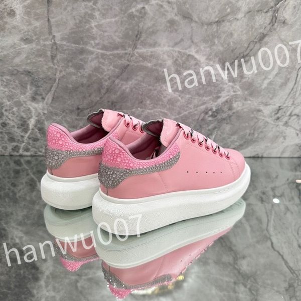 

2023 luxury leather casual shoe designer loafer sneakers for men and women fashion leather vintage glitter flat shoes xsd221116, Black