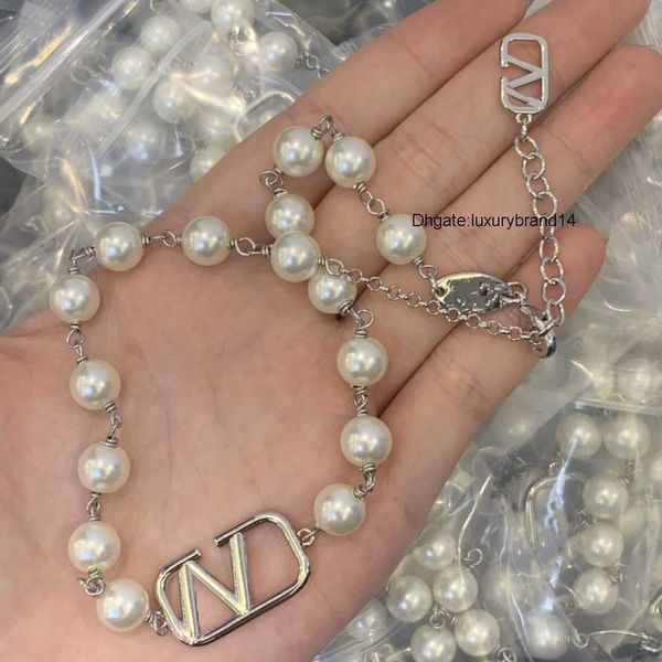 

designer letter v pendant necklaces internet celebrity gold necklace women luxury pearl jewelry valentinoly chokers necklace gift 7889, Silver