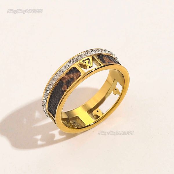 

designer branded rings women 18k gold plated crystal faux leather steel love wedding jewelry supplies ring fine carving finger ring zg1600, Slivery;golden