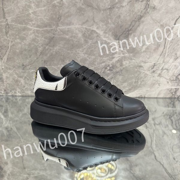 

2023 new women sport running shoes black fashion designer shoes outdoor fitness trainers sneakers black white men casual shoe xsd221127