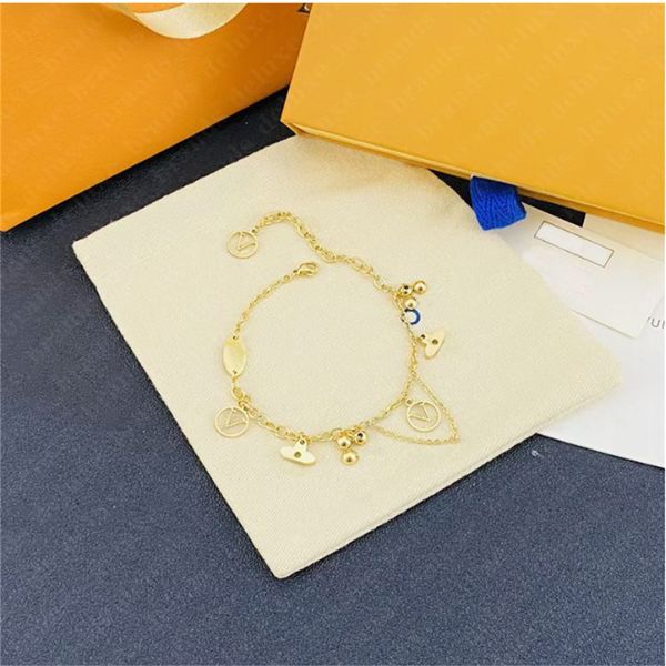 

Luxury Classic Charm Bracelet 18K Gold Flower Leather Accessories Bracelet Womens Wedding Mothers Day Jewellery Womens Gifts