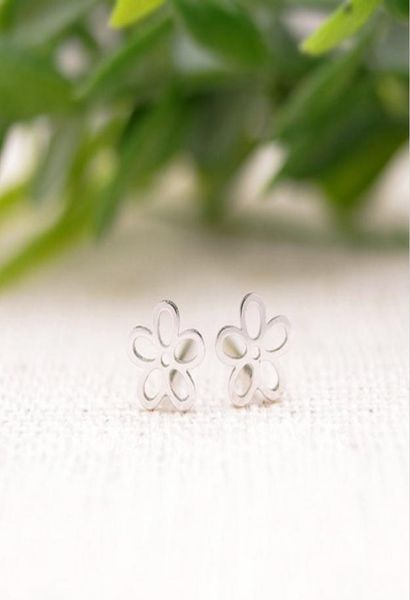 

2016 fashion hollow out flowers stud earrings hollow out surface painting flowers mixed color whole women holiday gi7291292, Golden;silver
