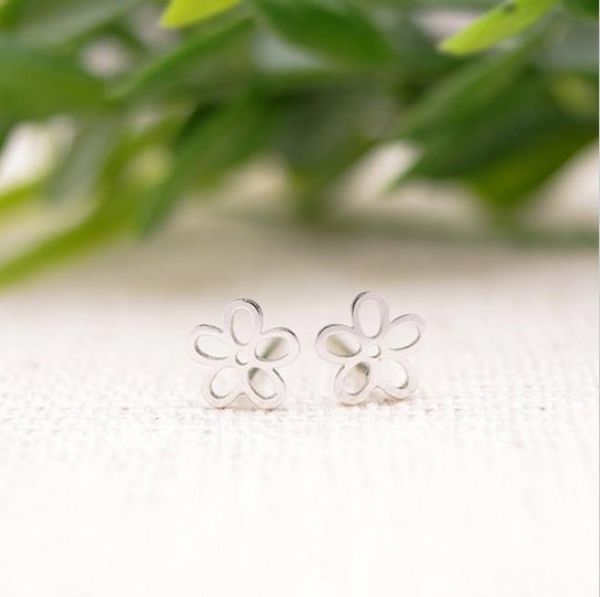 

2016 fashion hollow out flowers stud earrings hollow out surface painting flowers mixed color whole women holiday gi3131096, Golden;silver