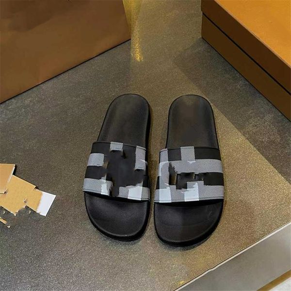 

fashion slippers 2023 qq luxury design summer men's and women's flats thick soled leather rubber lettering logo casual cartoon bea, Black