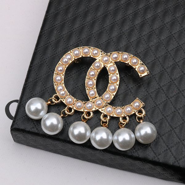 

famous design luxury designer brooch women letter pearl pendant brooches suit pin gold plated fashion jewelry clothing decoration accessorie, Gray