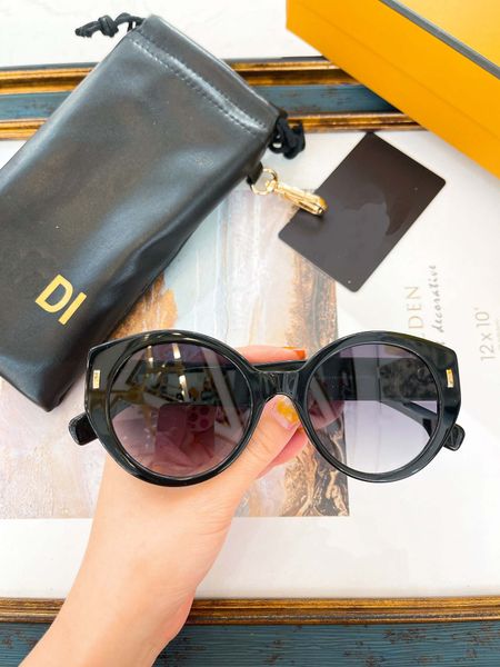 

fashion designer 40194 sunglasses for women vintage charming round frame glasses summer trendy versatile style anti-ultraviolet come with ca, White;black