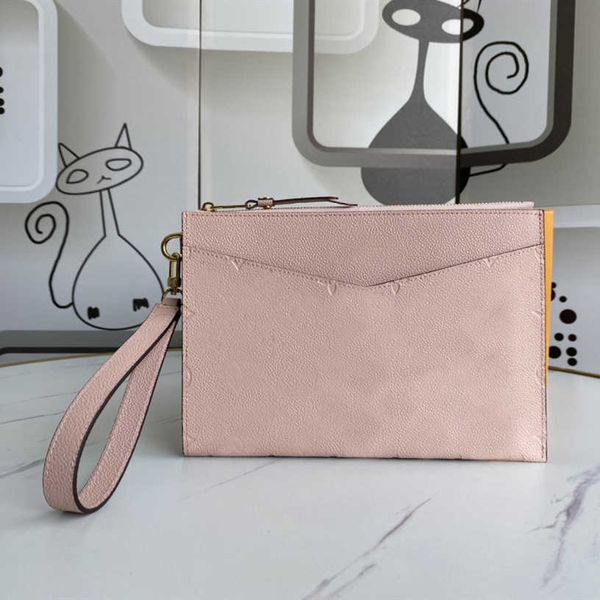 

luxury designer clutch purse m68705 premium leather zipper coin mobile passport men women wallets fashionclassic clutch bag