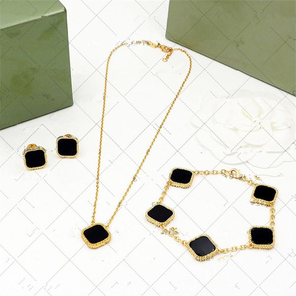 

elegant four leaf clover locket necklace new classic fashion pendant necklaces for women designer jewelry highly quality choker chains 18k p, Silver