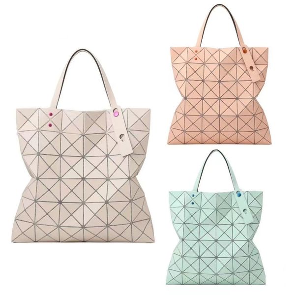 

2023 new ladies fashion leisure go out large capacity 6 lattice geometric diamond lattice transparent tote bag, Red;black