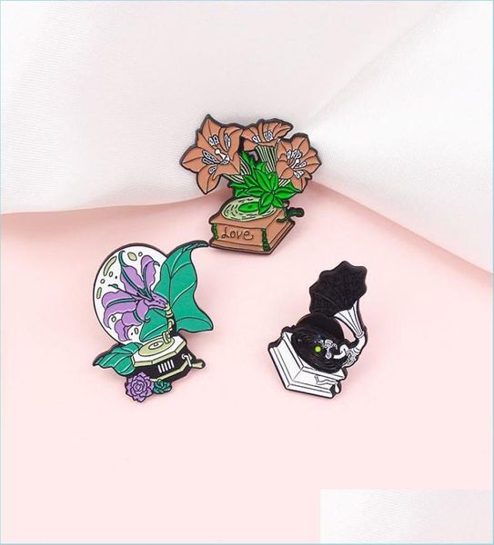 

pins brooches vintage enamel brooch pin trumpet gramophone open the voice of memory special badge exquisite jewelry personality br4166807, Gray