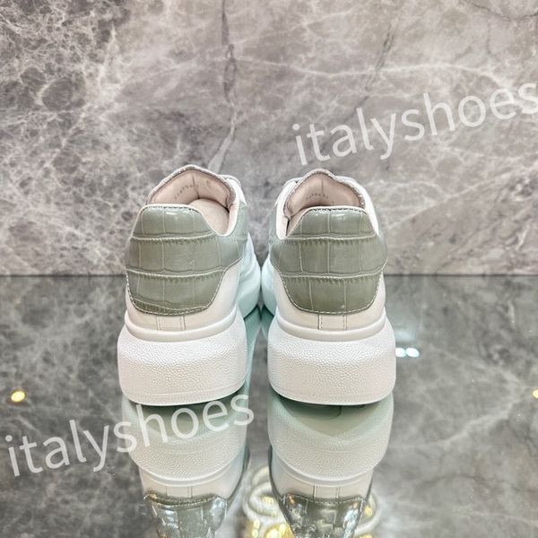 

2023 new luxury designers shoes casual men women white leather platforms black outdoor sneakers fashion lady outdoor shoes xsd221105