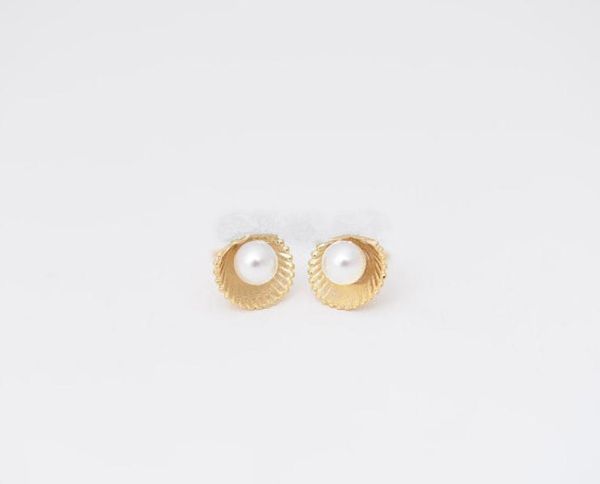 

2016 new fashion pearls and shell earrings silver plated zinc alloy female cute little earrings whole festival gift2389783, Golden;silver