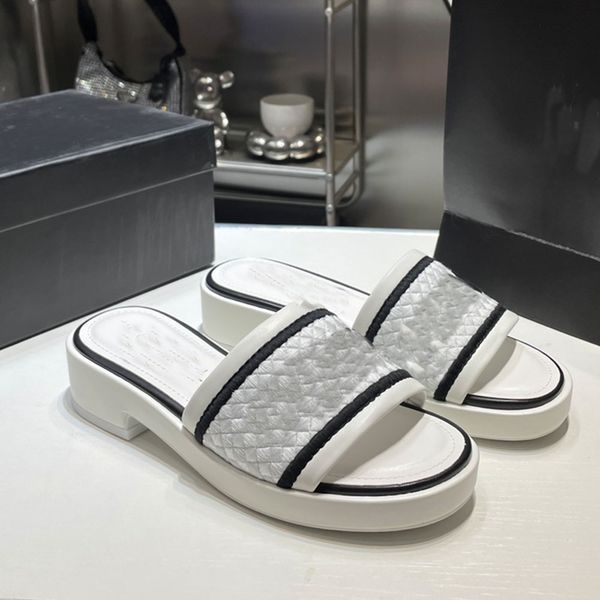 

one and a half line slippers, designed for women to wear 2023 new small fragrant style, comfortable and versatile flat bottomed slippers, Black