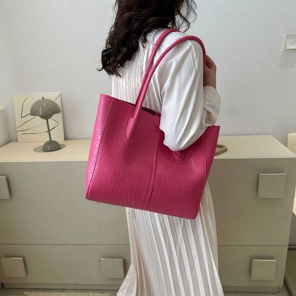 

simple and large capacity bag for women spring new trend fashion shoulder bag leisure commuter handheld tote bag
