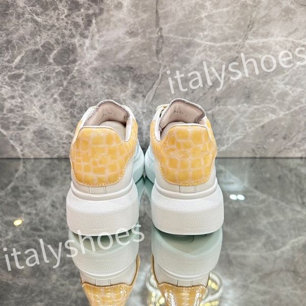 

2023 new luxury designers shoes casual men women white leather platforms black outdoor sneakers fashion lady outdoor shoe xsd221105