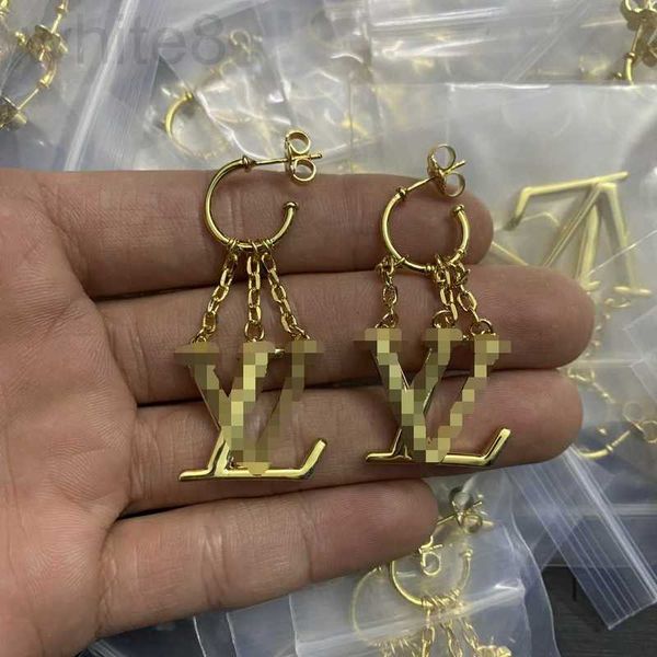 

stud designer lady fashion earring designer heart shape hoop and v letter sign luxury earrings high end jewelry for woman multiple optional, Golden;silver