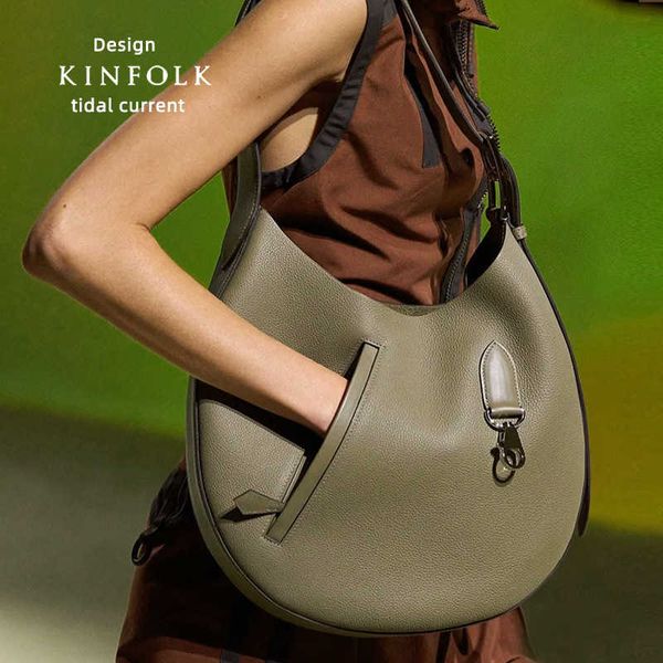 

underarm bag women's 2023 runway show new high-capacity commuting warm hand bag wide shoulder strap one-shoulder tote crescent bag 2307