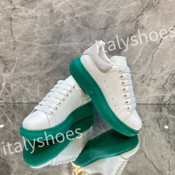 

2023 new luxury mens sneakers bread shoes fashion trend classic floral designer casual versatile outdoor driving airport walking xsd221103, Black