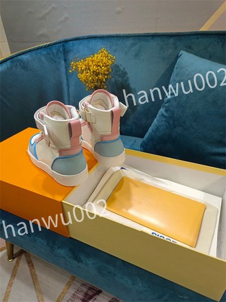 

2023 new r men women flow sneakers shoes runner trainers leather black white sports rubber runner outdoor shoe size 35-46 dc220601