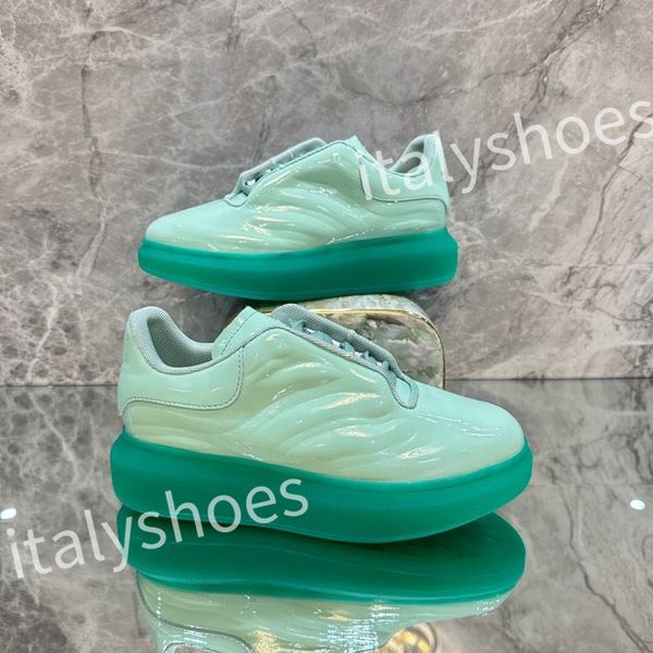 

2023 new mens sneakers bread shoes fashion trend classic floral designer casual versatile outdoor driving walking xsd221104, Black