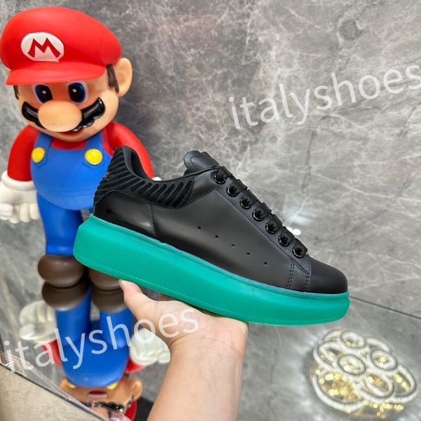 

new mens sneakers bread shoes fashion trend classic floral designer casual versatile outdoor driving airport walking xsd221103, Black