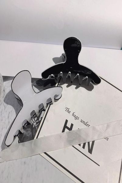 

fashion acrylic 2c hair claw clamps accessories with paper cards6844387, Slivery;golden