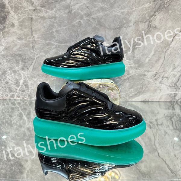 

2023 new mens sneakers bread shoes fashion trend classic floral designer casual versatile outdoor driving walking xsd221104, Black