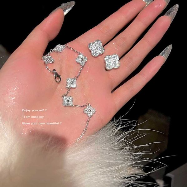 

full diamond four leaf flower and grass bracelet for girls light luxury small popular design elegant high end new, Golden;silver