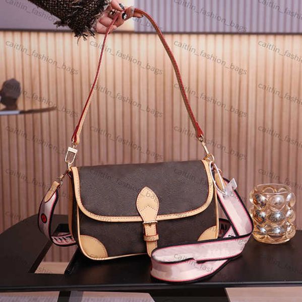 

womens mens designer handbag pochette cosmetic bag shopping clutch bag travel cross body flap tote luxurys designer classic shoulder bags ca