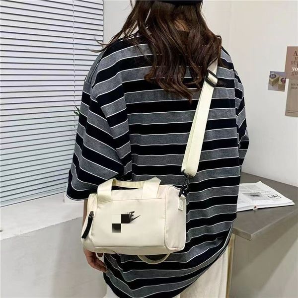 

2023new large capacity high-grade simple foreign style single shoulder hand crossbody bag fashion leisure bag manufacturers direct sales