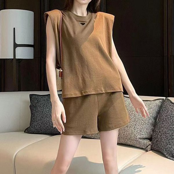 

2023 designers women's two piece pants sets letter shirt new shoulder-padded sleeveless letter elastic waist shorts set clothing street, White