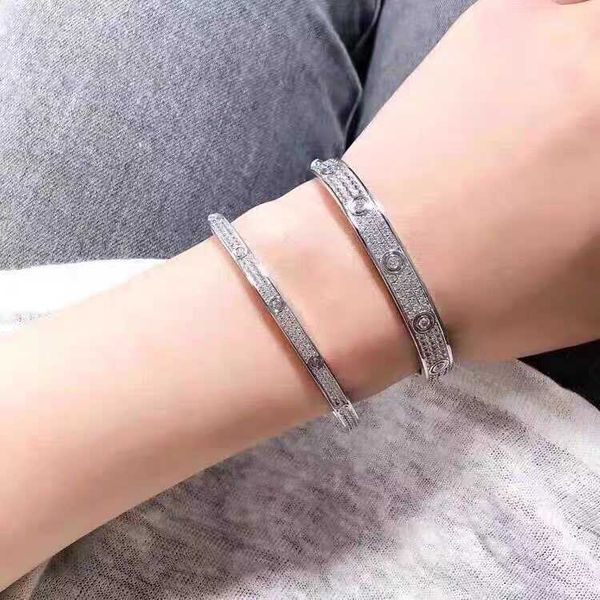 

original boutique wang jiaer's same full sky star bracelet female diamond love small design high grade light luxury couple male, Black