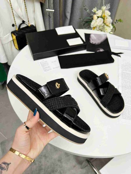 

designer beach shoes channel luxury cc women's fashion platform sandals summer slide classic leisure slippers xt04