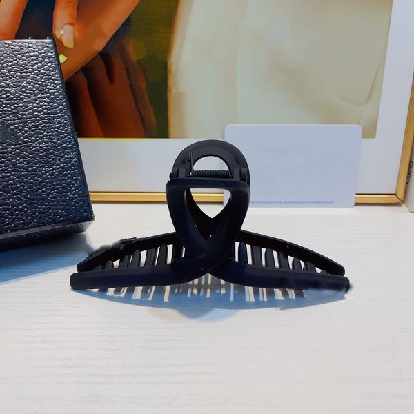 

hairs clips popular hairpins solid big hair claws elegant barrette prad headwear women girls hollow bath hair accessories fp2a
