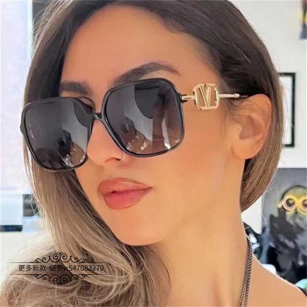 

2023 new warren family's generous frame style ins net red same sunglasses female personality fashion sunglasses male va4101, White;black