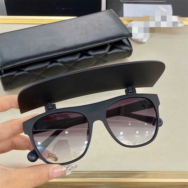 

2023 xiaoxiang new personality flip for men and women square sunglasses fashion street shooting glasses, White;black