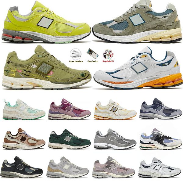 

luxury fashion 2002r sneakers designer casual shoes women mens 2002 r protection pack phantom rain on cloud white black lunar new year mule