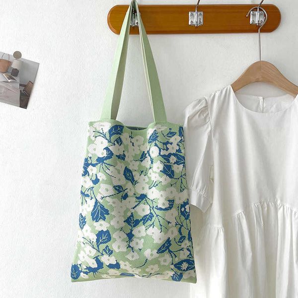 

version niche design small fresh flower knitted shoulder bag with large capacity high-end feeling fashionable commuting tote bag for women