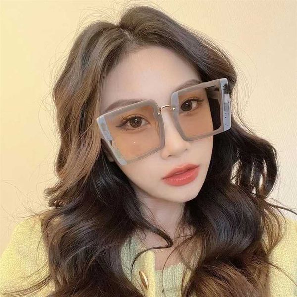 

2023 new xiaoxiangjia's new tiktok net red with the same square letter big sunglasses women's versatile sunglasses 7056, White;black