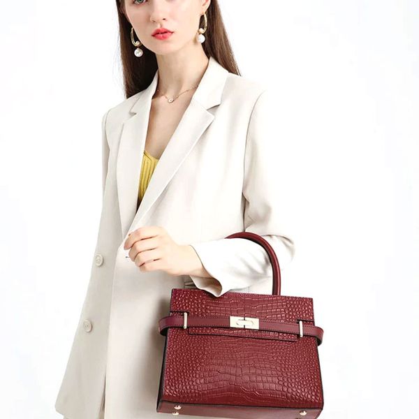 

2023 new light luxury brand bag female middle-aged female bag temperament large capacity leather wedding bag mother handbag